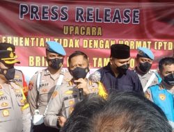 Pemberhentian Secara Tidak Hormat Oknum Aparat Kepolisian Yang Melakukan Kejahatan Seksual Resmi Dipecat di Halaman Mapolresta Banjarmasin