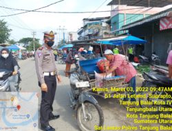 Sat Lantas Polres Tanjungbalai Tertibkan Parkir Kendaraan Dan Pedagang Kaki Lima Yang Menggunakan Badan Jalan Serta Himbau Laksanakan Prokes