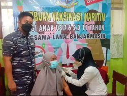 Tanamkan Herd Immunity, Nakes Lanal Banjarmasin Gencarkan Vaksinasi Kepada Siswa SDN Kebun Bunga