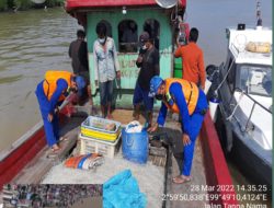 KM Camar Laut Diperiksa Personil Sat Pol Airud Polres Tanjung Balai