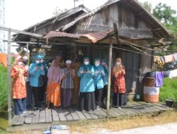 Saras, Tim PKK Kabupaten Turun Langsung Survei Untuk Sasaran Bedah Rumah di Kecamatan Anjir Muara Barito Kuala Kalimantan Selatan