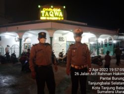 Personil Polres Tanjung Balai Berikan Pengamanan di Mesjid Mesjid Saat Sholat Tarawih