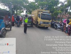 Satlantas Polres Tanjung Balai Laksanakan Pengamanan Dan Penertiban Parkir Saat Pembagian Bantuan Langsung Tunai 