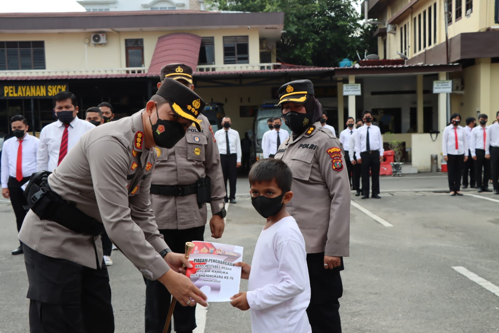 Bantu Polisi, Seorang Warga Dapat Penghargaan dari Kapolrestabes Medan