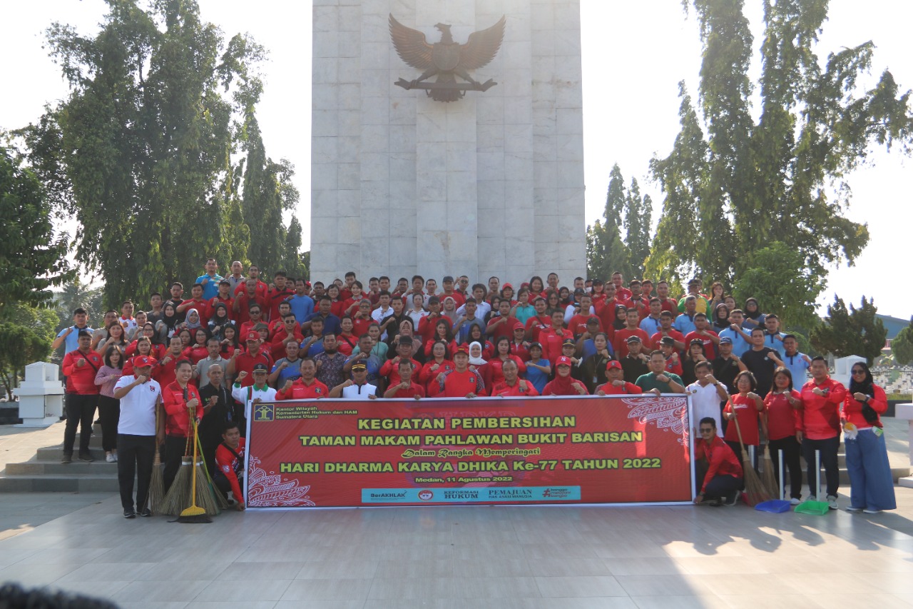 Peringati HDKD ke 77, Kanwil Kemenkumham Sumut Bersihkan Makam Pahlawan