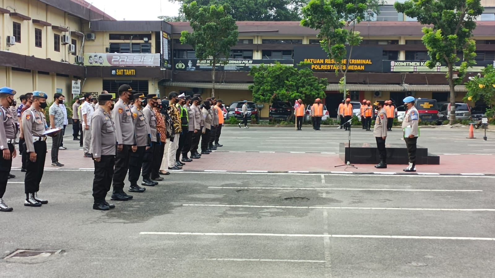 AKBP Johanes Tetap Semangat Pimpin Apel Pagi di Polrestabes Medan