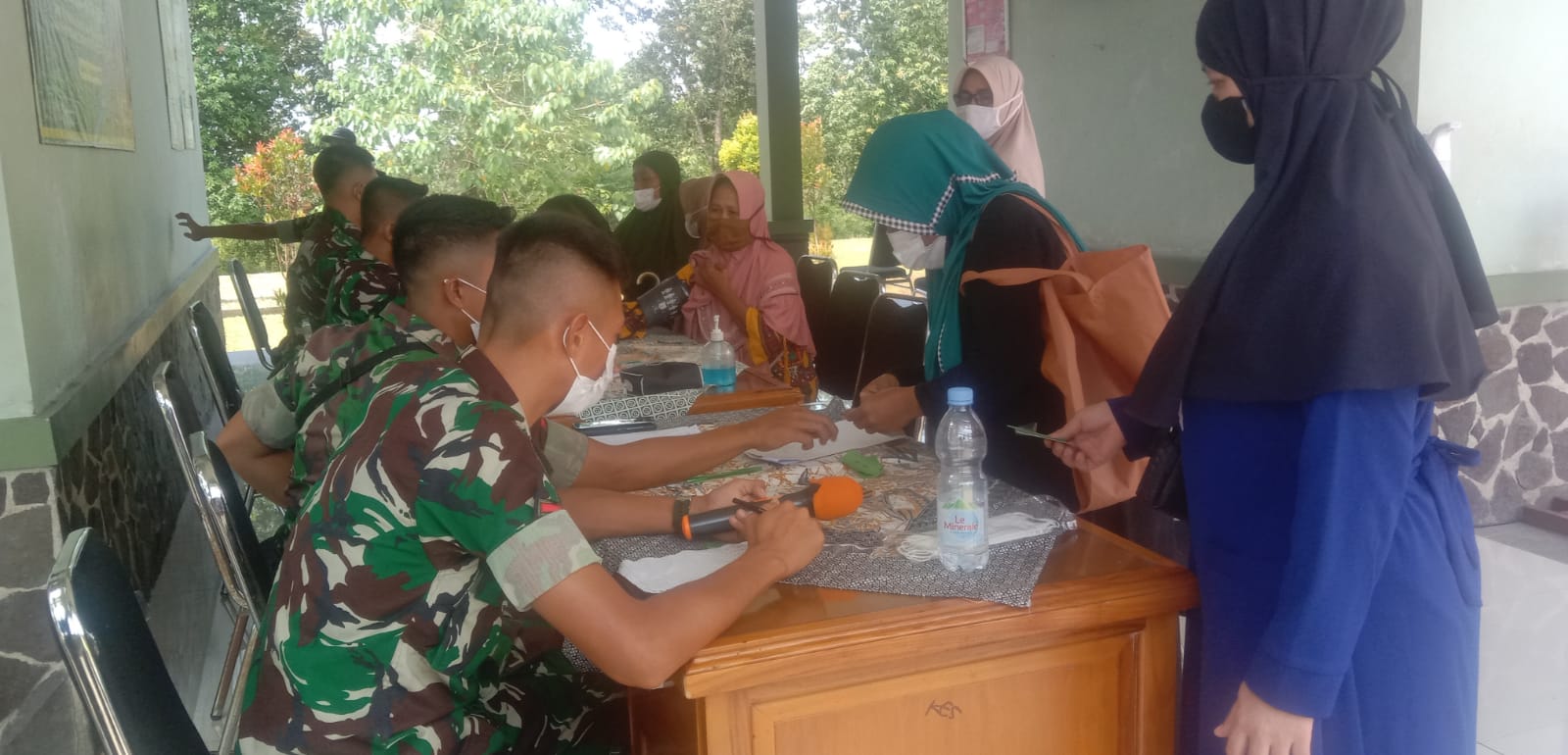 Bukti Nyata TNI Bersama Rakyat, Batalyon Mandala Yudha Gelar Bakti Sosial