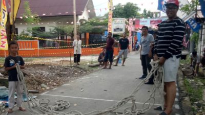 Warga Amplas Lomba Tarik Tambang Sepanjang 250 Meter