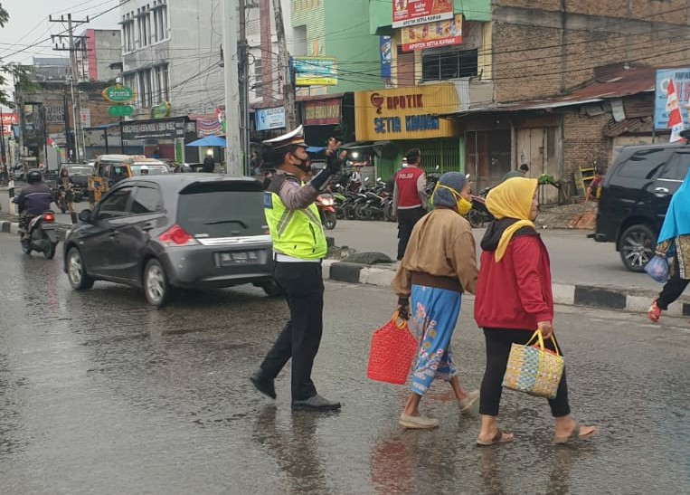 Polrestabes Medan Gelar Pengaturan Arus Lalu Lintas di Pagi Hari