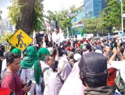 Aksi Bela Rakyat Minta Turunkan BBM Atau Turunkan Jokowi