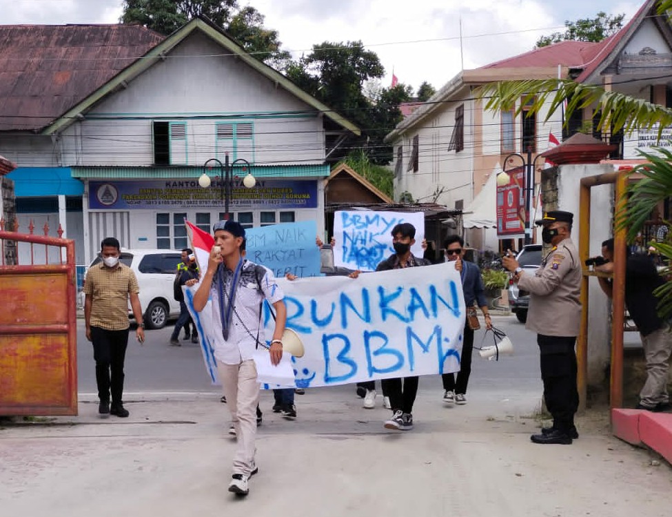 Polres Taput Kawal Dan Layani Dengan Humanis, Saat Massa GMKI Melaksanakan Aksi Unjuk Rasa ke Kantor DPRD Taput