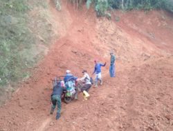 Sigap, Kodim 0603/Lebak Bantu Masyarakat Terkena Musibah Tanah Longsor di Kecamatan Cibeber