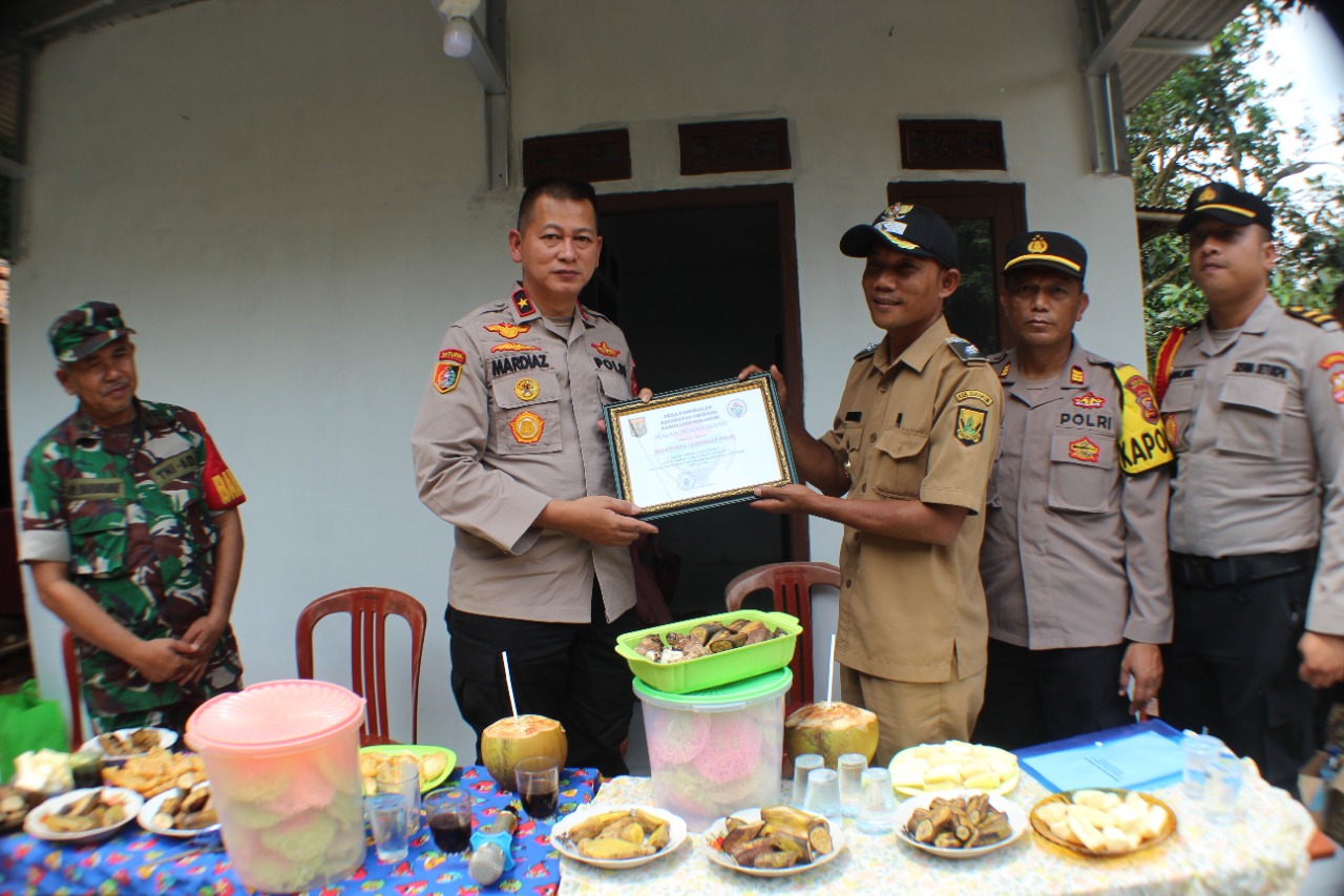 Warga Tenjojaya Mendapat Bantuan Bedah Rumah Dari Setukpa Lemdiklat Polri 