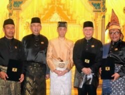 Ketua Umum Yayasan UISU Beserta Pengurus Mendapat Gelar Kehormatan Dari Kesultanan Deli