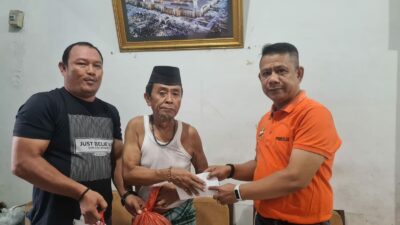 Jumat Barokah, Ketua Pewarta Berikan Sembako dan Santunan pada Wartawan Senior Ismugiman