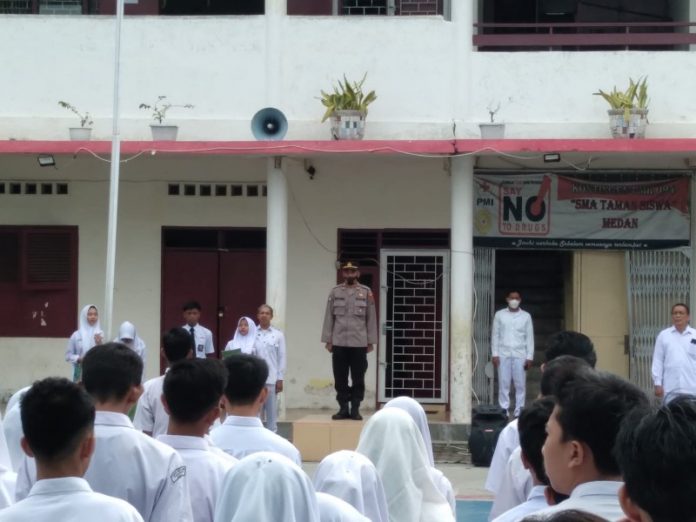 Sat Binmas Polrestabes Medan Jadi Pembina Upacara di SMA Tamsis