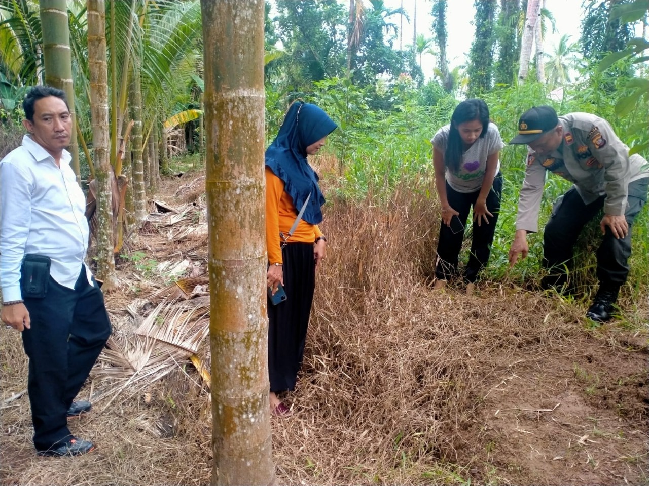 Heboh..!!! Warga Desa Teluk Pakedai Hulu di Temukan Sosok Bayi Tanpa Dosa Dibuang Orang Tuanya