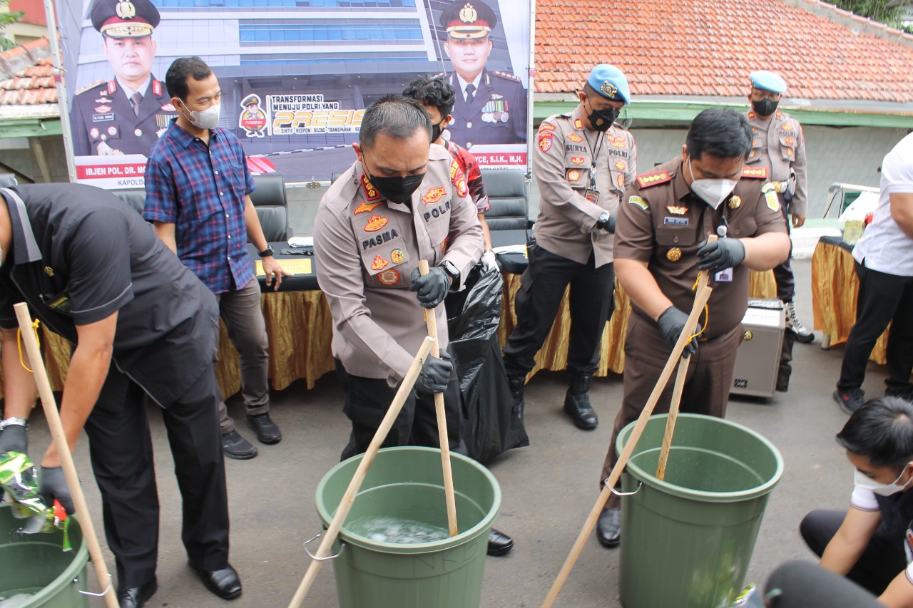 Polres Metro Jakarta Barat Musnahkan Barang Bukti Narkoba Senilai