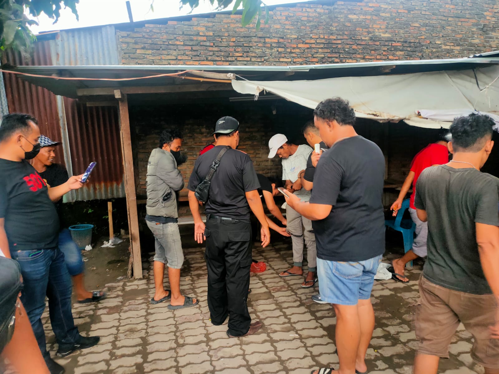 Grebek Kampung Narkoba, Empat Pemakai Narkoba Berhasil Diamankan Personil Gabungan Sat Narkoba Dan Polsek Percut Sei Tuan 