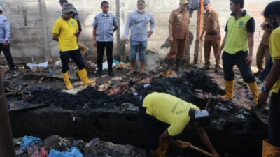 Kolaborasi PUD Pasar, Kecamatan, dan Dinas PU, Drainase Sepanjang 150 Meter Dinormalisasi