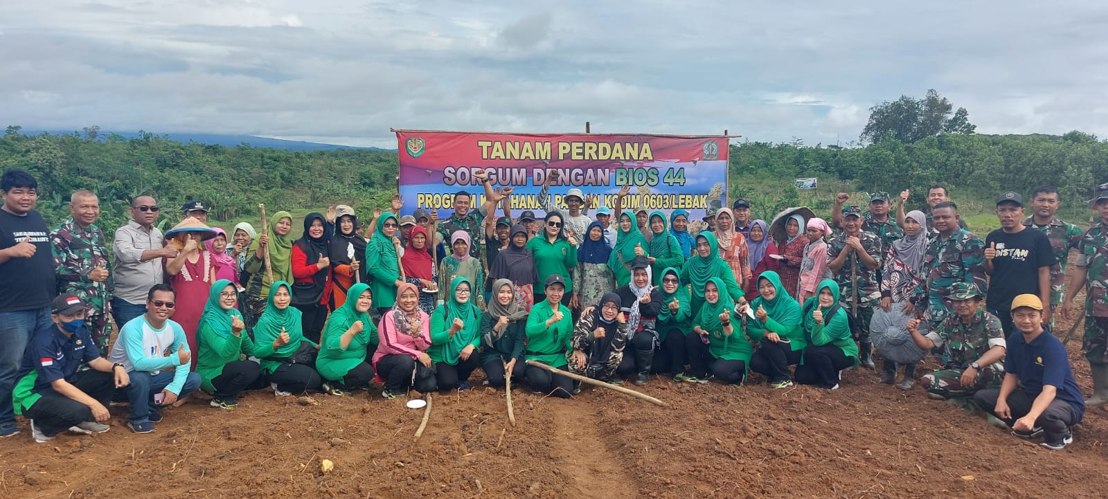 Tingkatkan Ketahanan Pangan Di Sektor Wilayah Teritorial, Kodim 0603/Lebak Gelar Penanaman pohon di Kecamatan Cimarga