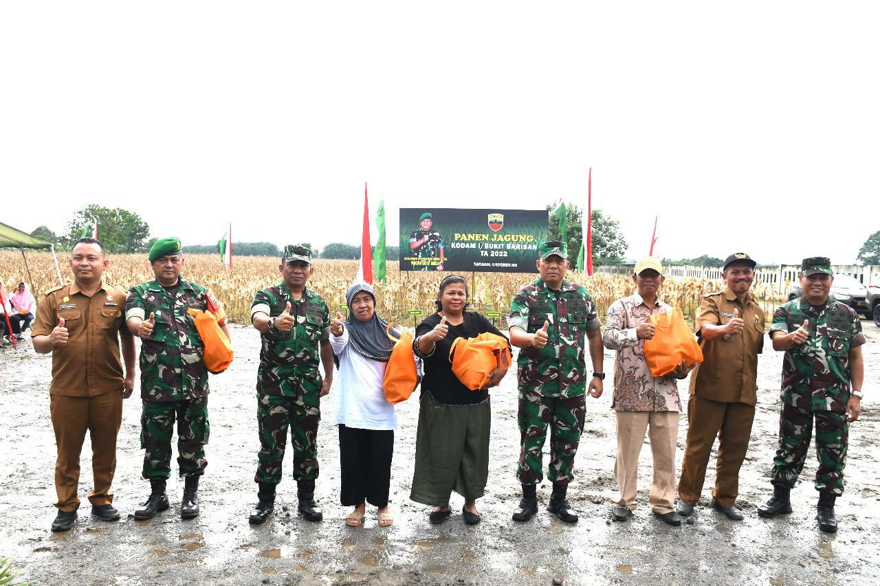 Kolaborasi Kodam I/BB dan Santri Tani Panen Jagung Untuk Ketahanan Pangan