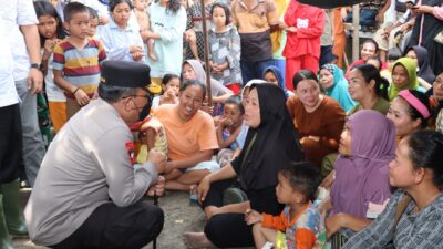 Cek Korban Banjir di Batubara, Kapolda Sumut Pastikan Kebutuhan Warga Tersedia