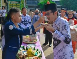 SMA Negeri 3 Medan Laksanakan Upacara Dan Pemotongan Nasi Tumpeng Syukuran Hari Guru Nasional