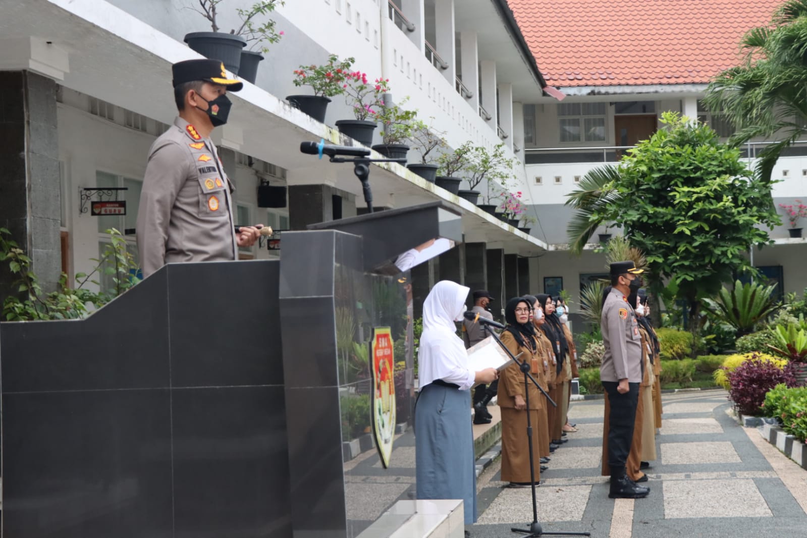 Jadi Pembina Upacara di SMAN 1 Medan, Kapolrestabes : Hindari Kenakalan Remaja dan Tawuran