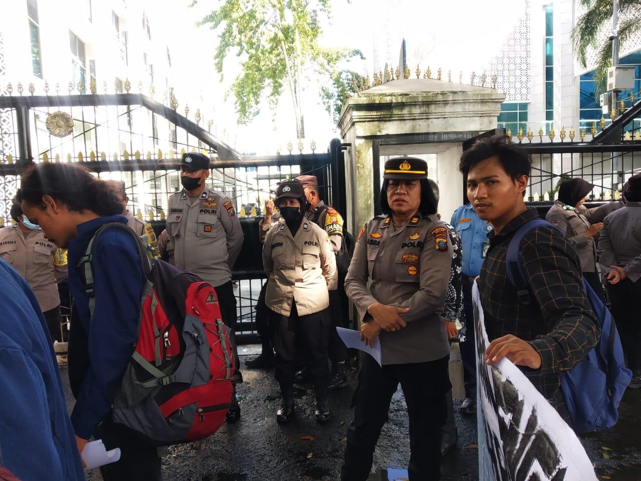 Polrestabes Medan Kawal Demo Mahasiswa UMA di DPRD Sumut