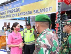 Ketua Bhayangkari Cabang Polres Taput, Semangati Petugas Pos Pelayanan Nataru