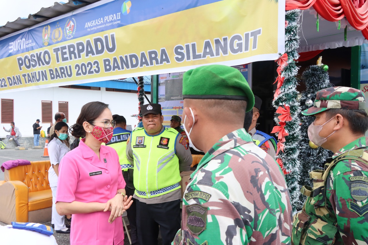 Ketua Bhayangkari Cabang Polres Taput, Semangati Petugas Pos Pelayanan Nataru