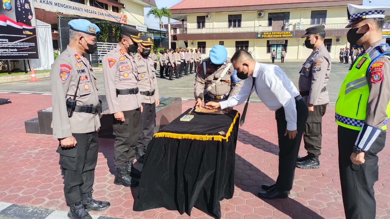 Polrestabes Medan Gelar Apel Pagi Sekaligus Penanda Tanganan Pakta Integritas