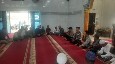 Polres Taput Gelar Kegiatan Jumat Curhat di Mesjid Raya tarutung, Bertemu Dengan Jamaah Mesjid