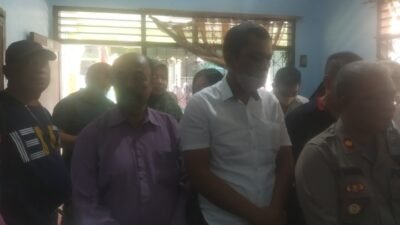 Kapolsek Medan Area Beserta Staff Melayat Kerumah Duka Mertua Dari Aiptu Panca Winata