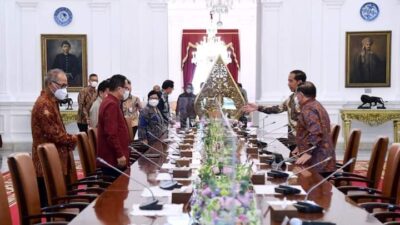 Presiden Jokowi Bertemu Perwakilan Industri Jasa Keuangan di Istana Merdeka