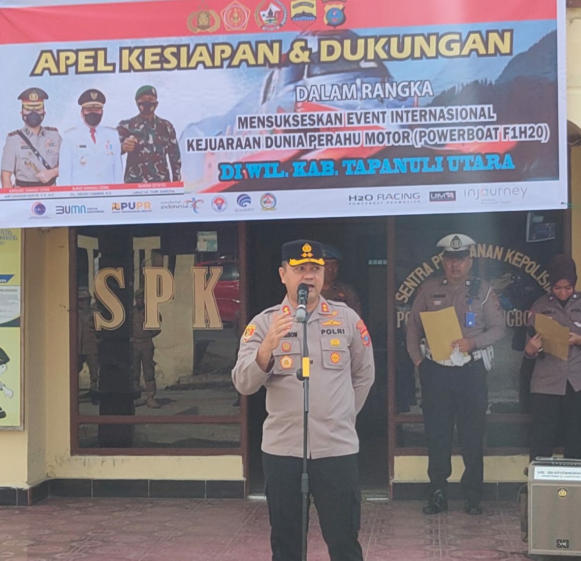 Polres Taput Bersama Forkopimda Gotong Royong Massal, Bukti Turut Menyukseskan Pertandingan "F1 Power Boat F1H20" di Danau Toba