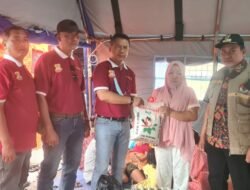 Pewarta Polrestabes Medan Bantu Korban Kebakaran Jalan Bromo