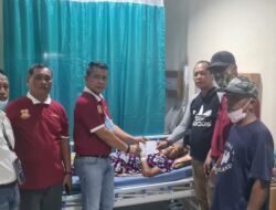 Ketua Pewarta Jenguk Warga Yang Sakit di RS Madani