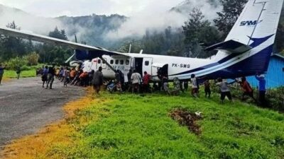 Pesawat SAM Air Tergelincir di Beoga-Puncak Papua Bawa 11 Penumpang