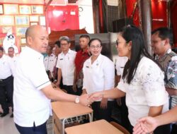 Bupati Taput Serahkan 327 Set Mobiler Program CSR PT. Inalum