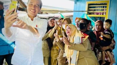 Antusiasme Warga Kampung Nelayan Tanjung Pasir Sambut Kunjungan Presiden Jokowi dan Ibu Iriana