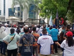 Polrestabes Medan Kawal Demo KSPSI di DPRD Sumut