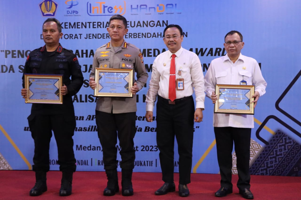 Kapolrestabes Medan Dapat Penganugerahan KPPN Medan Award Semester II 2022