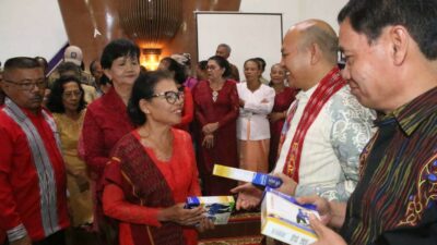 Bupati Taput Bersama Ketua TP PKK Hadiri Pesta Ulang Tahun di Tiga Gereja