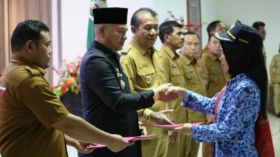 Bupati Taput Serahkan 217 SK Pengangkatan CPNS Menjadi PNS Formasi Umum Tahun 2019