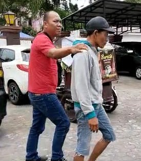 Tekab Polsek Medan Baru Amankan Jukir Minta Uang Parkir 10 Ribu ke Pengendara Mobil