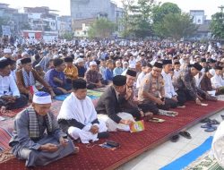 Kapolres Tanjung Balai Beserta Forkopimda Sholat Idul Fitri 1444-H Bersama Warga