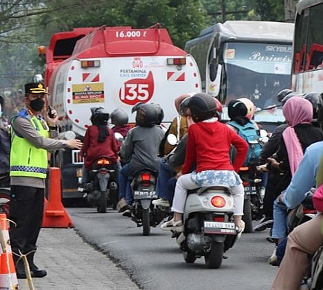 H+4 Lebaran, Kapolrestabes Medan Turun Atur Lalu Lintas di Jalur Wisata Medan-Berastagi