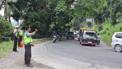 Urai Kemacetan, Polrestabes Atur Lalin di Jalur Wisata Medan – Berastagi